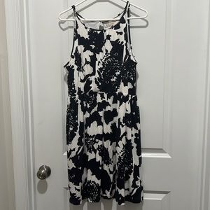 Ann Taylor Loft Black and White Floral Midi Dress Women’s Size M
